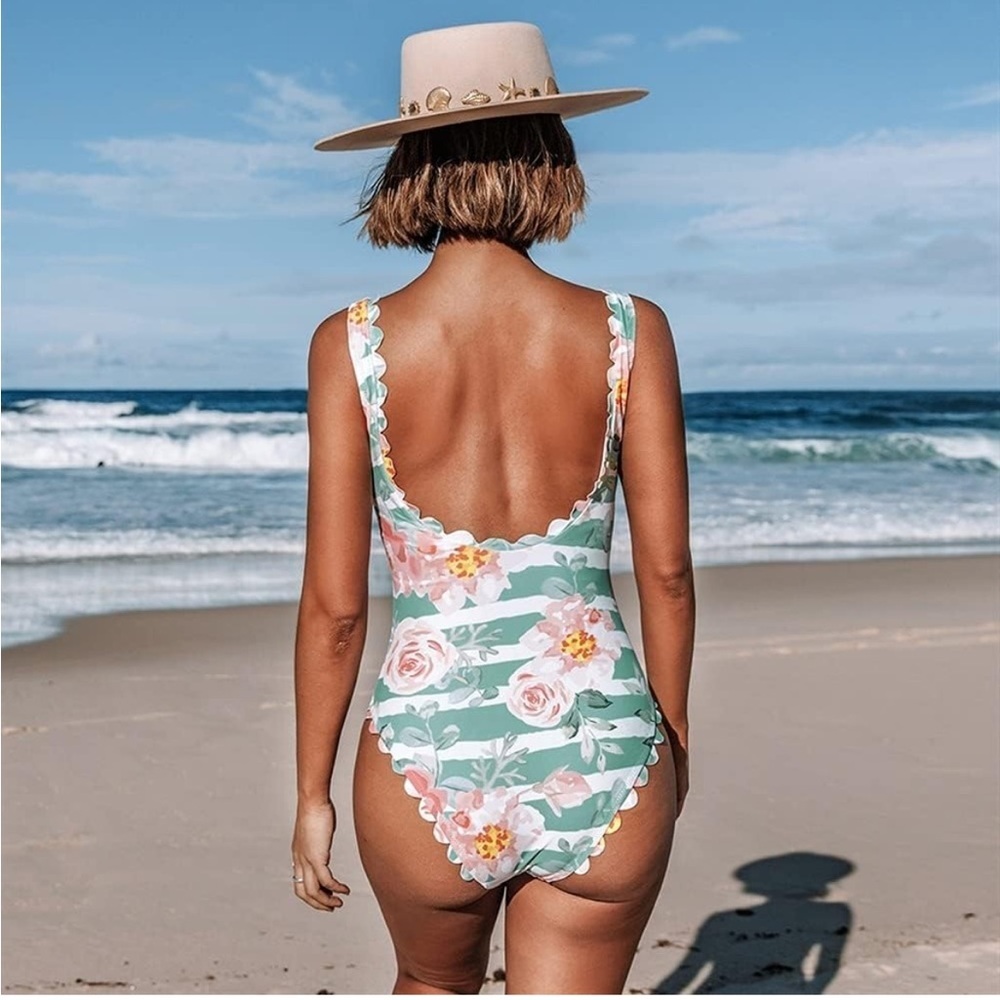 💜Cupshe NWT one piece floral stripped scallopped one swimsuit size medium💜 - Picture 2 of 9
